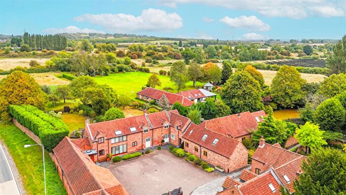 4 Bedroom Barn Conversion For Sale In Radcliffe Road, Holme Pierrepont, Nottinghamshire, NG12