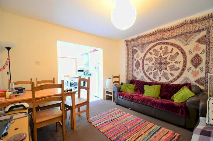 5 Bedroom Semi-Detached House To Rent In Lodge Hill Road, Selly Oak, Birmingham, B29