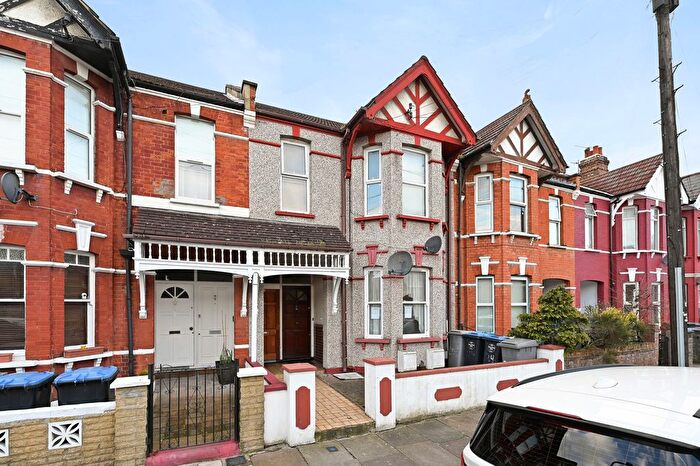 3 Bedroom Maisonette For Sale In Langton Road, London, NW2