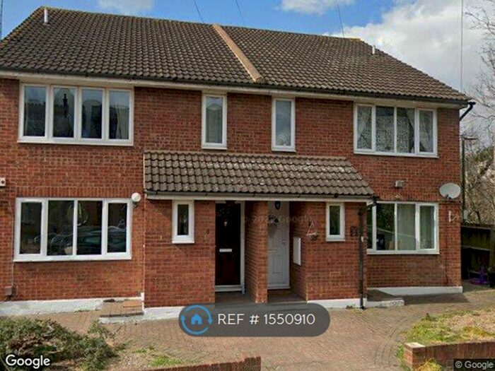 2 Bedroom Flat To Rent In South Woodford, London, E18