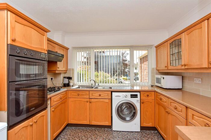 3 Bedroom Semi-Detached House For Sale In Wheatsheaf Close, Boughton-Under-Blean, Faversham, Kent, ME13