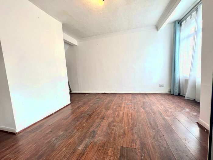 3 Bedroom House To Rent In Oval Road North, Dagenham, RM10