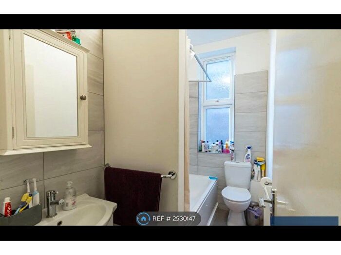 4 Bedroom Maisonette To Rent In Ballards Lane, London, N3