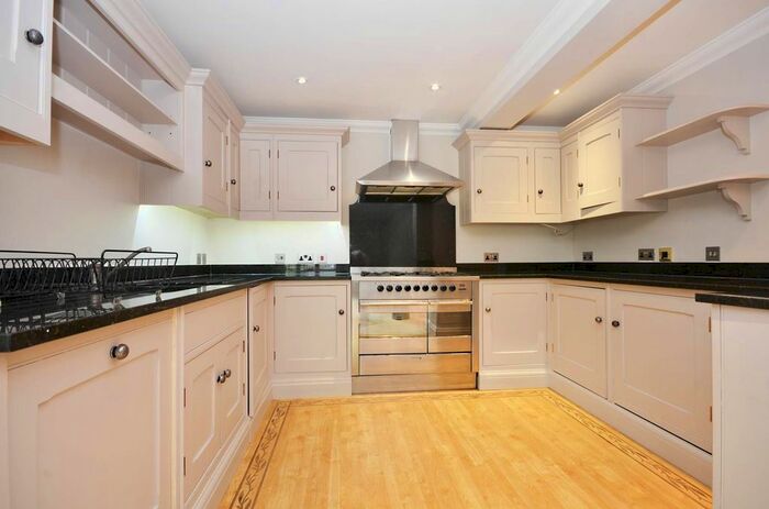 1 Bedroom Flat To Rent In Millbrook, Guildford, GU1