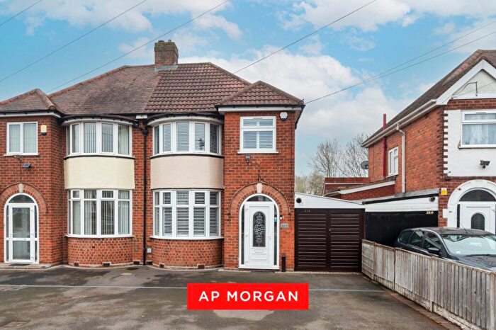 3 Bedroom Semi Detached House For Sale In Hobs Moat Road, Solihull, West Midlands, B92