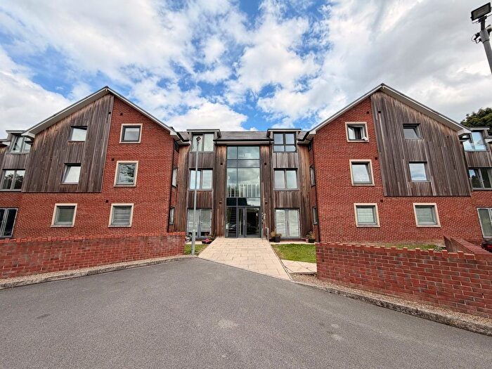 2 Bedroom Flat To Rent In Dalefield Road, Normanton, West Yorkshire, WF6