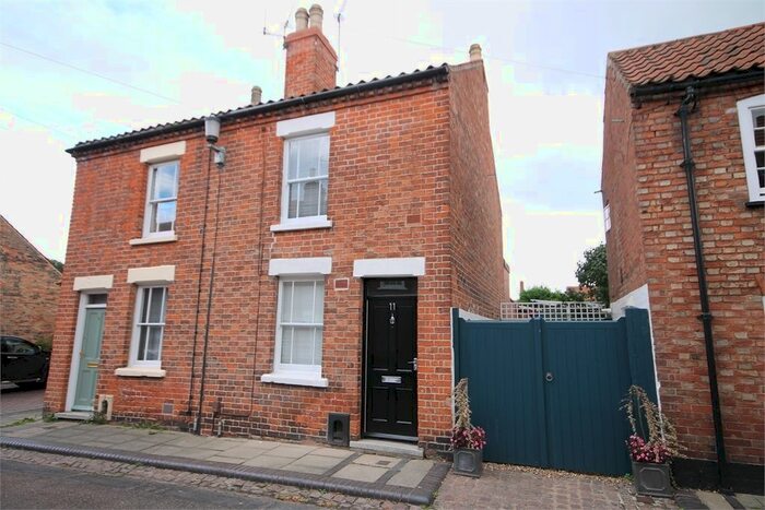 2 Bedroom Semi-Detached House To Rent In King Street, Newark, Nottinghamshire., NG24