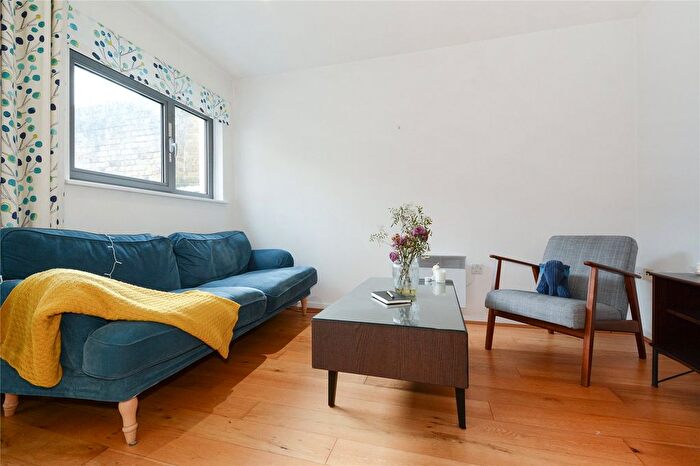 2 Bedroom Flat To Rent In Gifford Street, Islington, N1