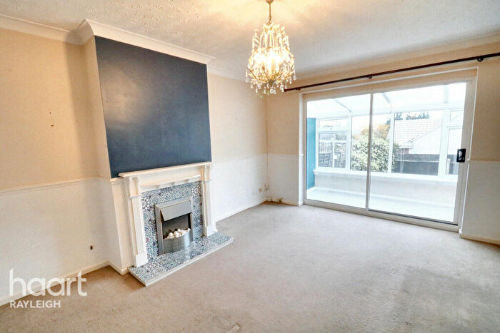 2 Bedroom Semi-Detached Bungalow For Sale In Lower Lambricks, Rayleigh, SS6