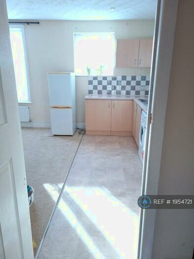 2 Bedroom Flat To Rent In Sterte Road, Poole, BH15