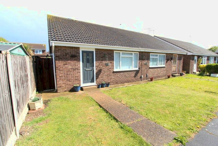 2 Bedroom Semi-Detached Bungalow To Rent In Dorset Way, SS8