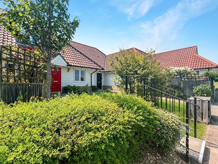 1 Bedroom Bungalow For Sale In Meadow Park, Braintree, CM7