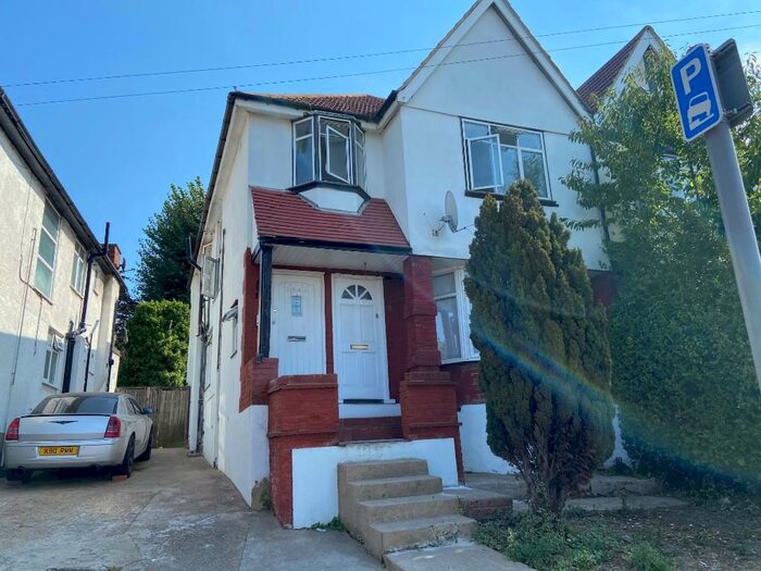 3 Bedroom Flat To Rent In Tanfield Avenue, London, NW2