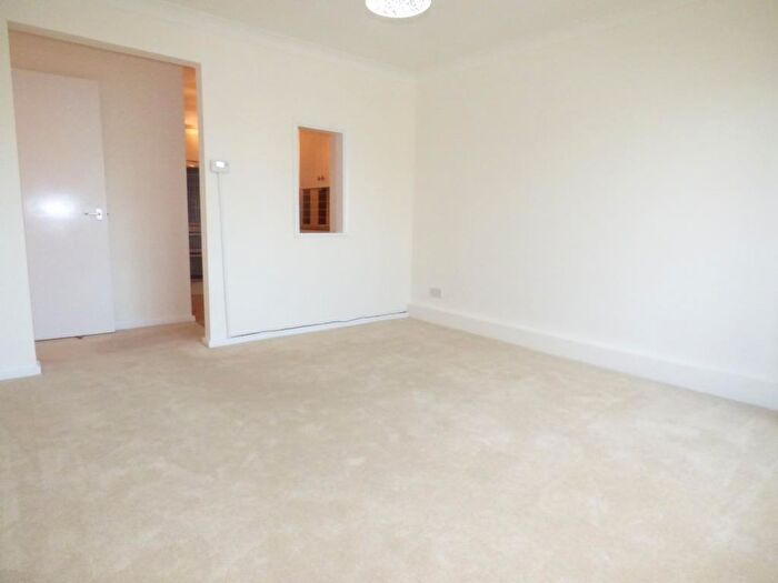1 Bedroom Flat To Rent In Glenhurst, Foxgrove Road, Beckenham, Kent, BR3