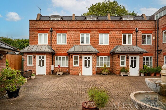 2 Bedroom Mews To Rent In Old Dairy Square, Winchmore Hill, N21