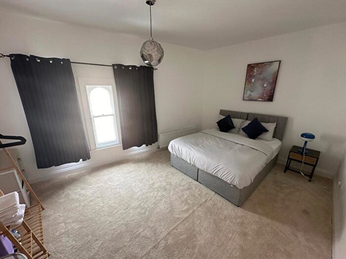 2 Bedroom Flat To Rent In Abington Square, Northampton, NN1