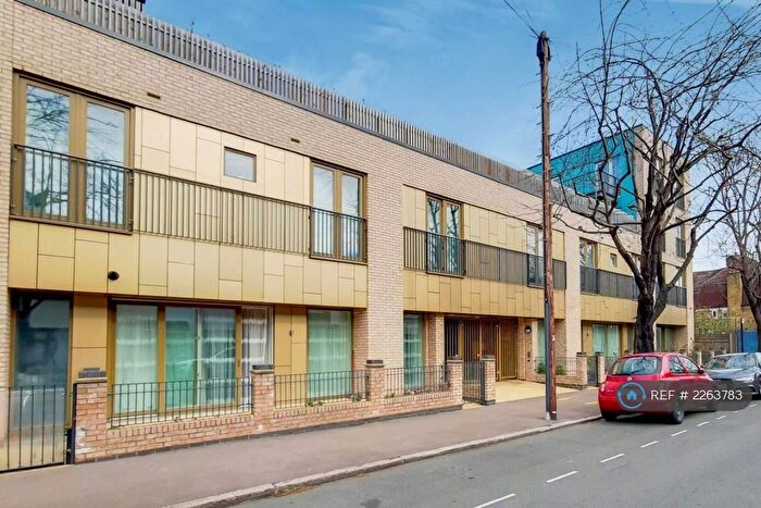 1 Bedroom Flat To Rent In Berwick Road, London, E16