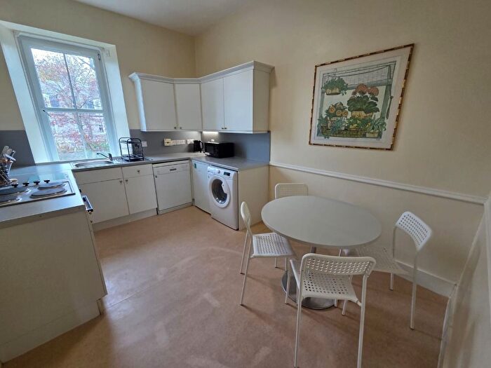 3 Bedroom Flat To Rent In Whitehall Place, City Centre, Aberdeen, AB25