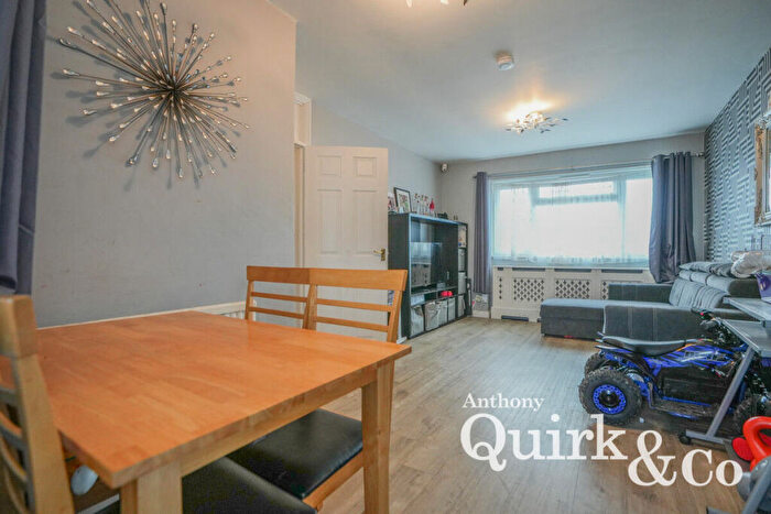 2 Bedroom Apartment For Sale In Church Parade, Canvey Island, SS8