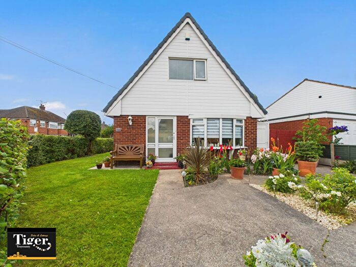 2 Bedroom Detached Bungalow For Sale In Kipling Drive, Blackpool, FY3