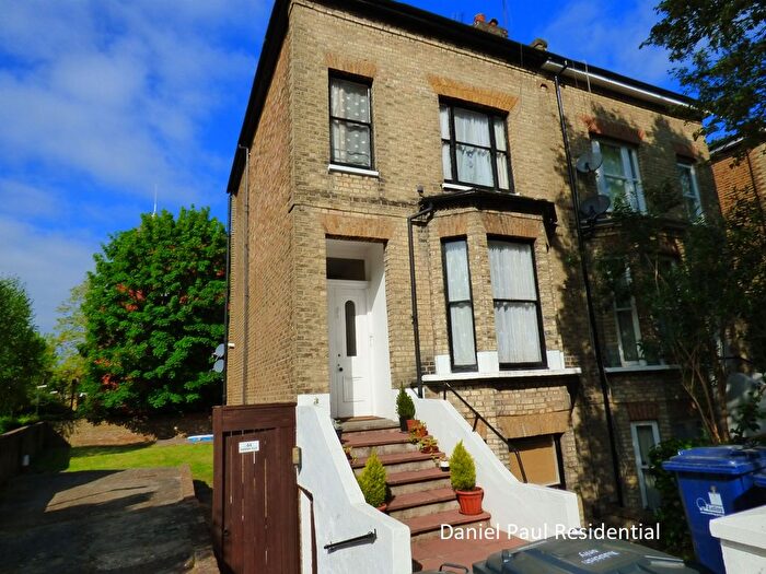 1 Bedroom Flat To Rent In Oxford Road, Ealing, W5