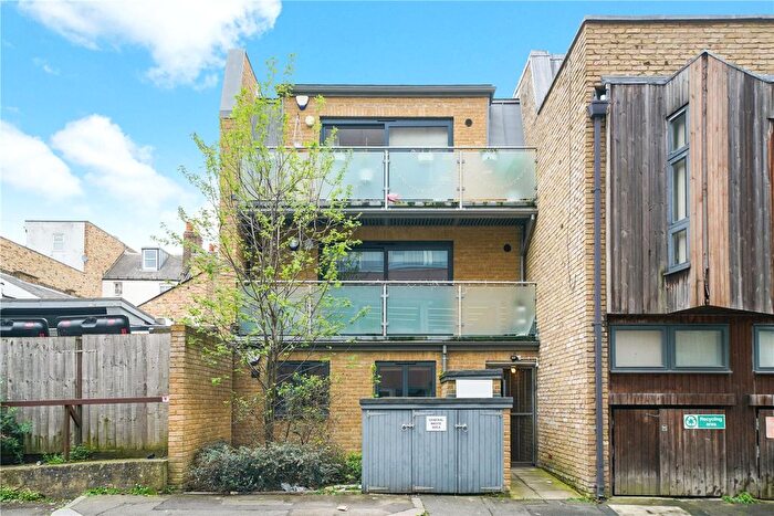 2 Bedroom Flat To Rent In Worple Road Mews, London, SW19