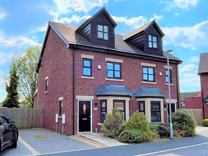 4 Bedroom Semi-Detached House To Rent In Roby Close, Sale, M33