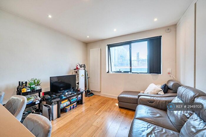 3 Bedroom Flat To Rent In Clifton Terrace, London, N4