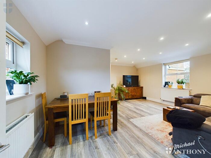 2 Bedroom Flat For Sale In Alder Road, Weston Turville, Aylesbury, Buckinghamshire, HP22