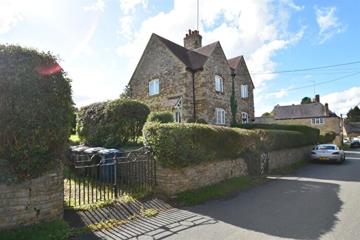 3 Bedroom Cottage For Sale In Freehold Street, Lower Heyford, OX25