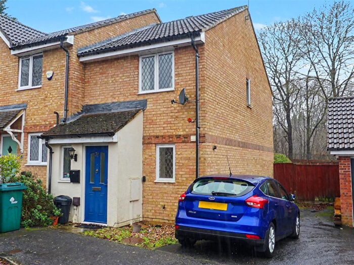 2 Bedroom End Terrace House For Sale In Holder Road, Maidenbower, Crawley, RH10