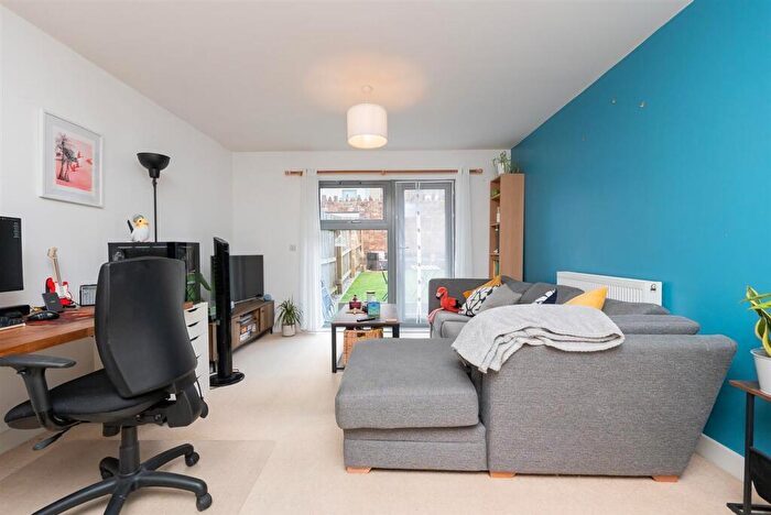 2 Bedroom Flat To Rent In Talavera Close, Bristol, BS2