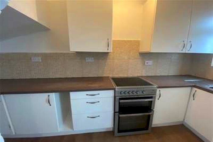 3 Bedroom House To Rent In Traffic Terrace, Barrow Hill, S43