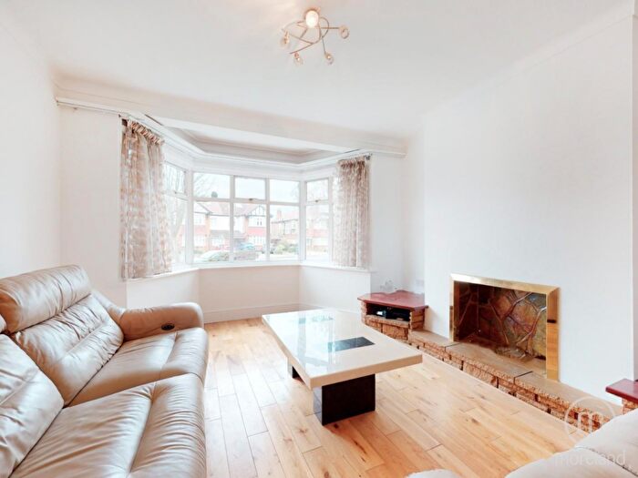 4 Bedroom Semi Detached House For Sale In Sunny Gardens Road, Hendon, NW4