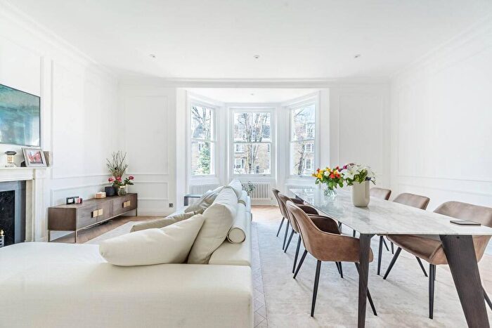 3 Bedroom Flat To Rent In Redcliffe Gardens, Chelsea, London, SW10