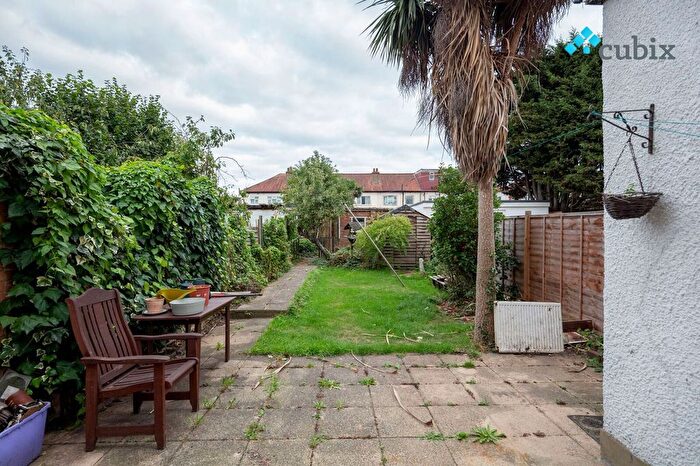 3 Bedroom Terraced House To Rent In Manor Way, London, CR4