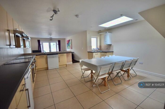 9 Bedroom Terraced House To Rent In Flora Street, Cardiff, CF24