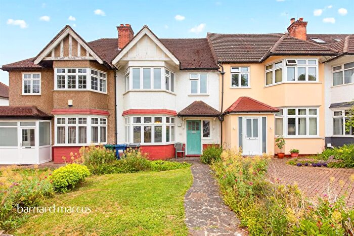 3 Bedroom Terraced House For Sale In Mayfield Avenue, London, N12