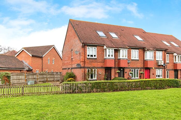 1 Bedroom Flat For Sale In Heatherbank Close, Crayford, Dartford, DA1