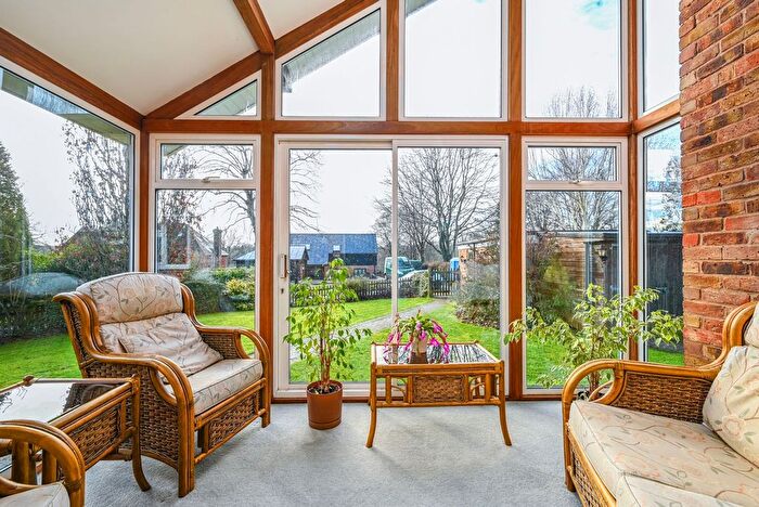 4 Bedroom Detached Bungalow For Sale In Corseley Road, Groombridge, TN3 - Photo 2