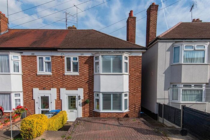 3 Bedroom Terraced House For Sale In Hillside Avenue, Kettering, NN15
