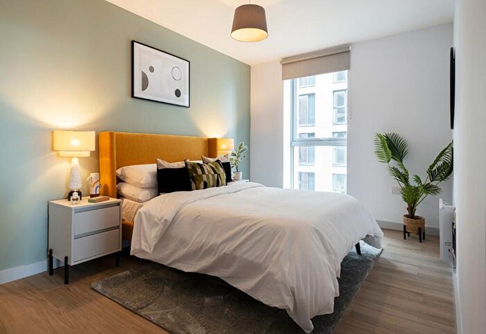 3 Bedroom Apartment To Rent In Ocean Drive, Edinburgh, EH6