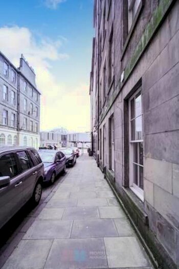 2 Bedroom Flat To Rent In / Brighton Street, Edinburgh, EH1