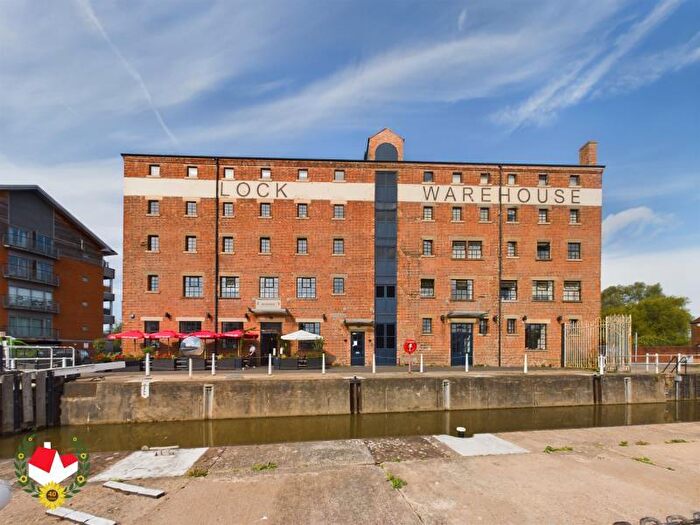 2 Bedroom Flat To Rent In Lock Warehouse, The Docks, Gloucester, GL1