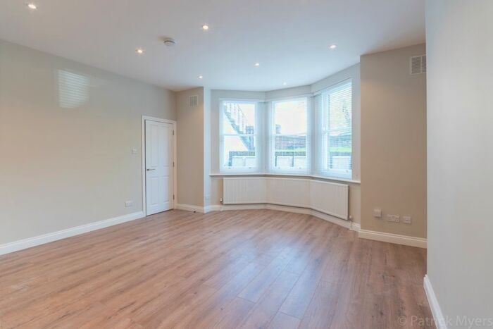 Studio To Rent In The Gardens, London, SE22