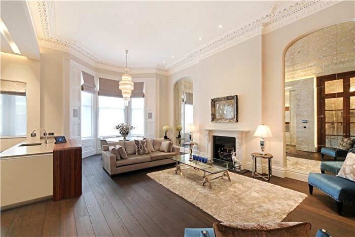 3 Bedroom Flat To Rent In Fordham Court, De Vere Gardens, Kensington, London, W8