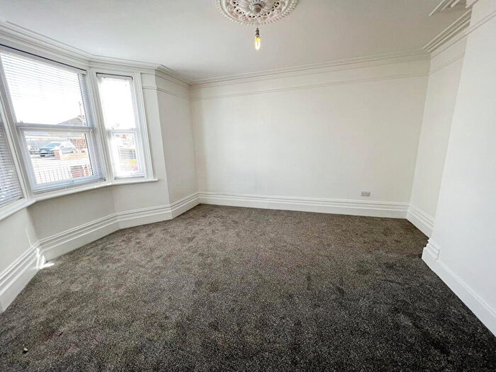 3 Bedroom Flat To Rent In Beechcroft Road, Swindon, SN2