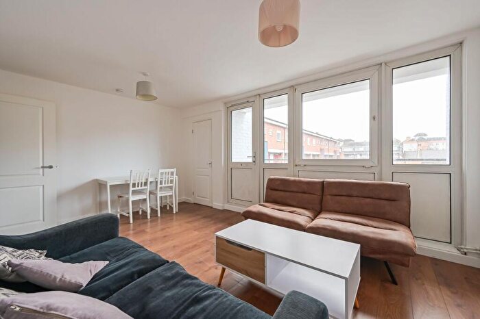 3 Bedroom Flat For Sale In Bow Common Lane, Bow, London, E3