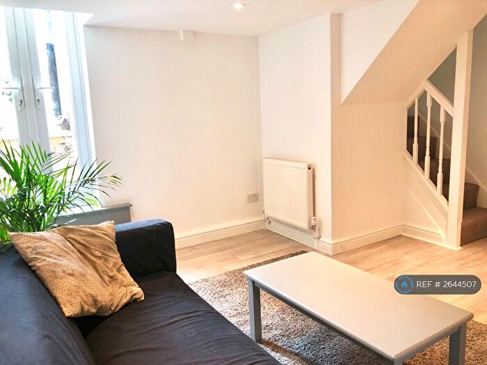 2 Bedroom Flat To Rent In Etta Street, London, SE8