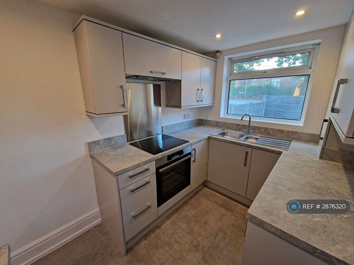 2 Bedroom Flat To Rent In School Lane, Manchester, M20